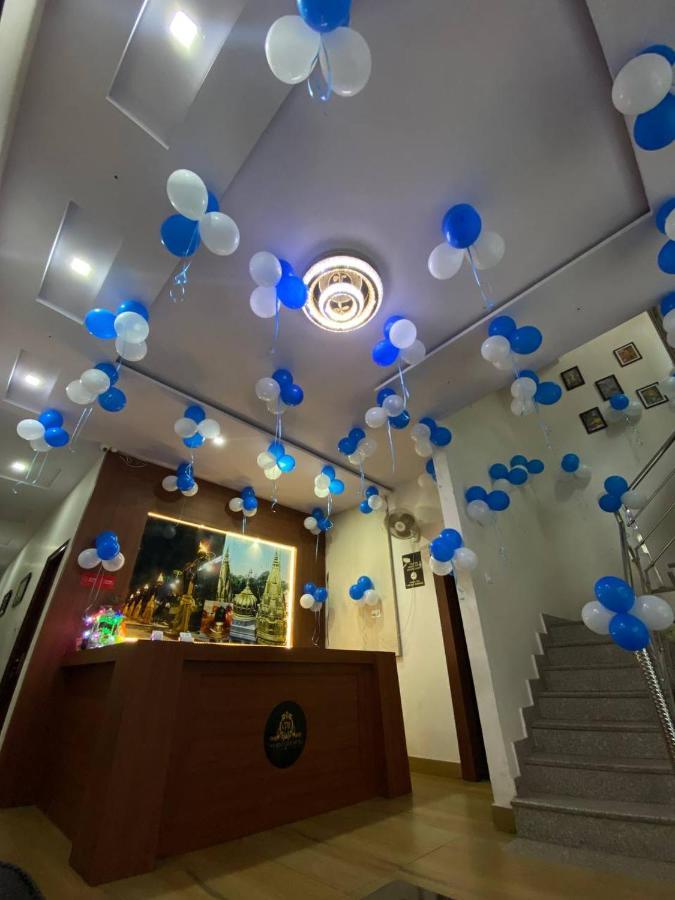 The Century Plaza Hotel Benares Buitenkant foto