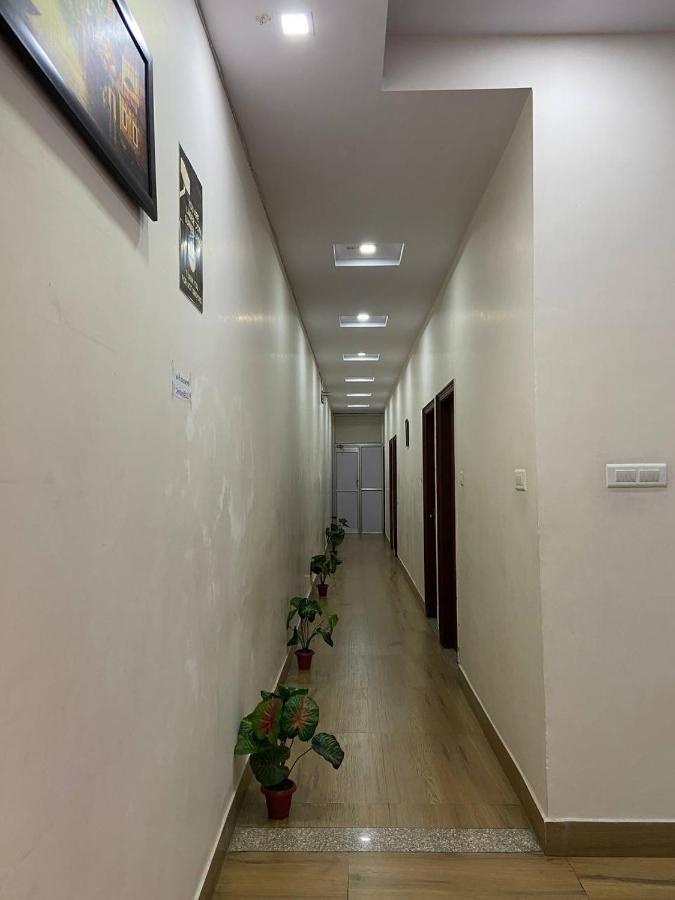 The Century Plaza Hotel Benares Buitenkant foto