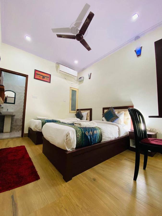 The Century Plaza Hotel Benares Buitenkant foto