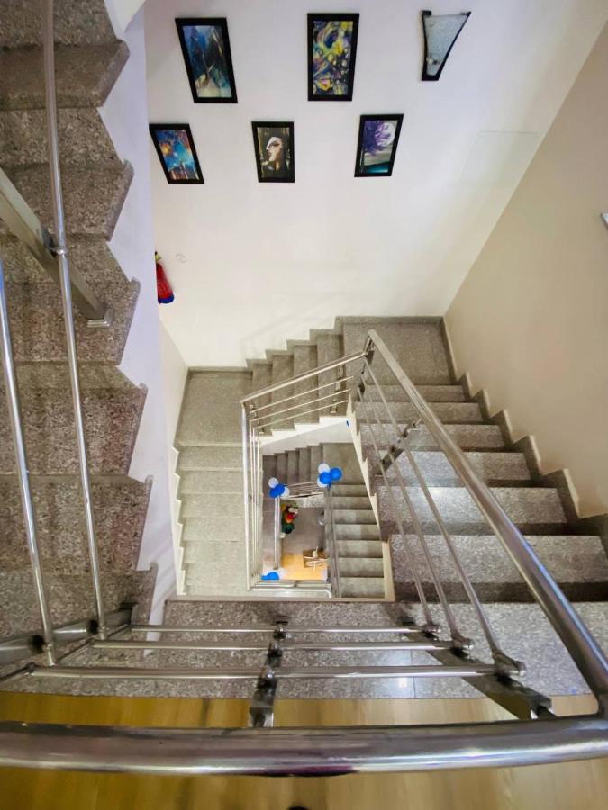 The Century Plaza Hotel Benares Buitenkant foto