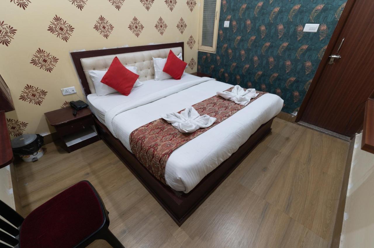 The Century Plaza Hotel Benares Buitenkant foto