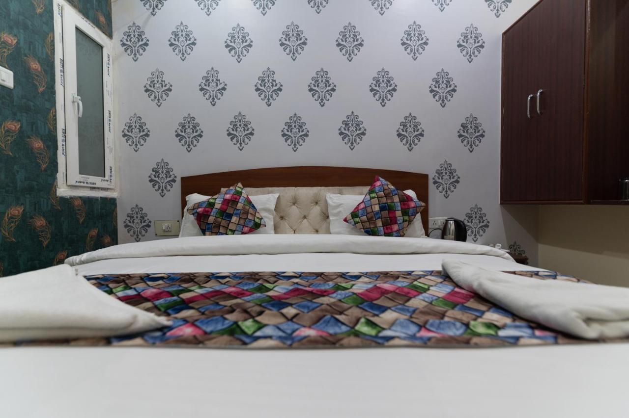 The Century Plaza Hotel Benares Buitenkant foto