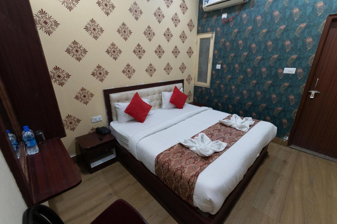 The Century Plaza Hotel Benares Buitenkant foto