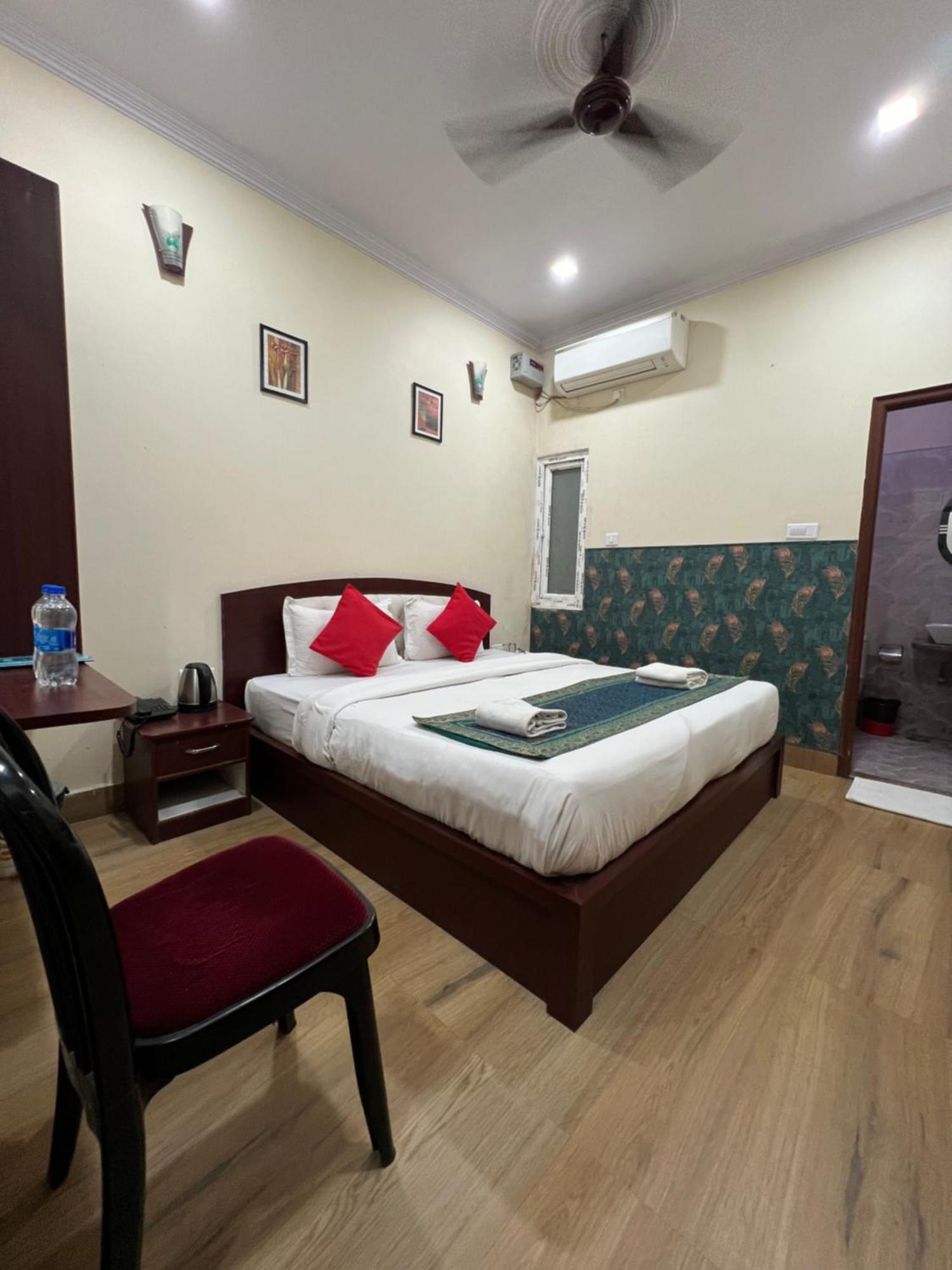 The Century Plaza Hotel Benares Buitenkant foto