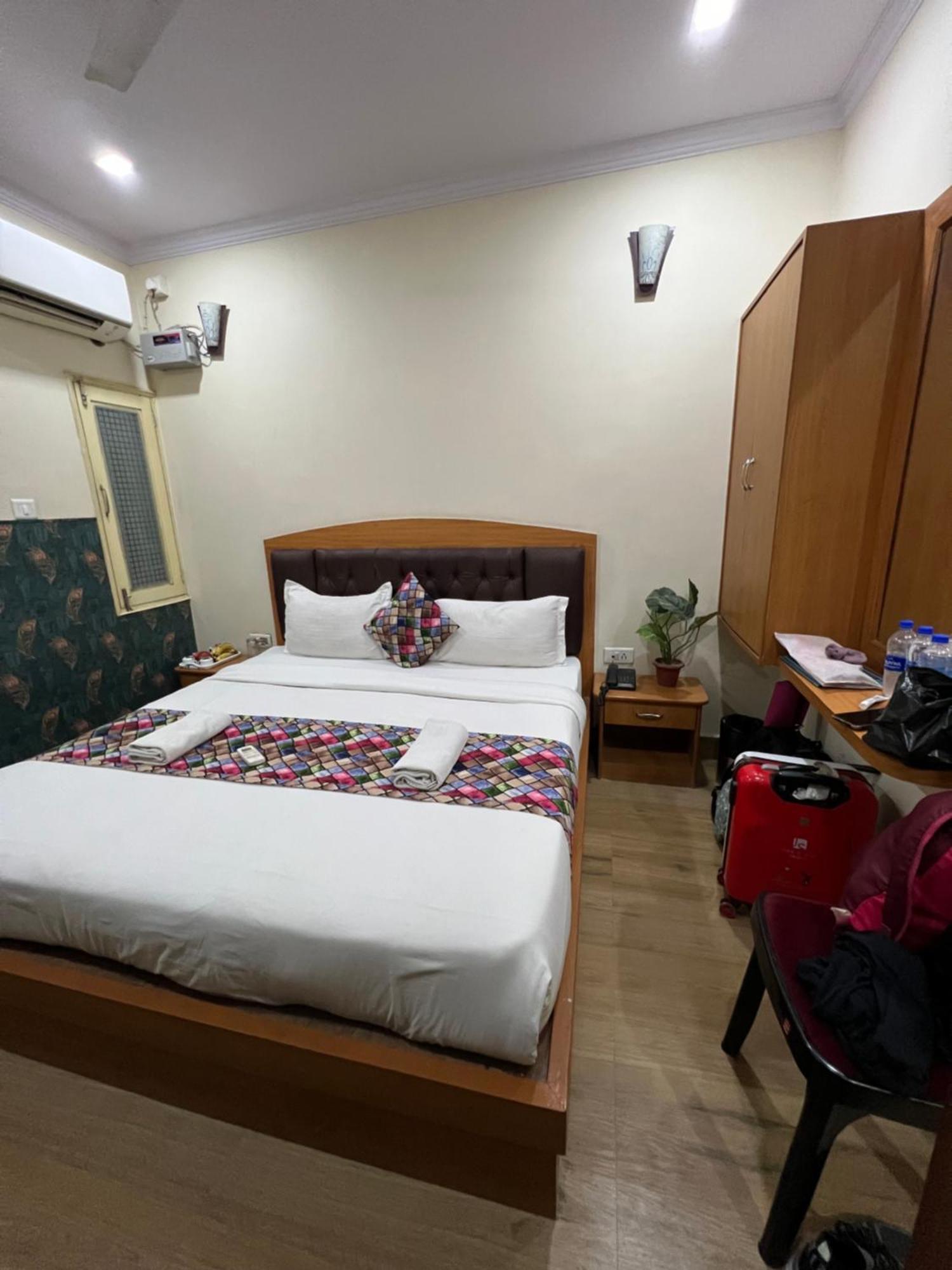 The Century Plaza Hotel Benares Buitenkant foto