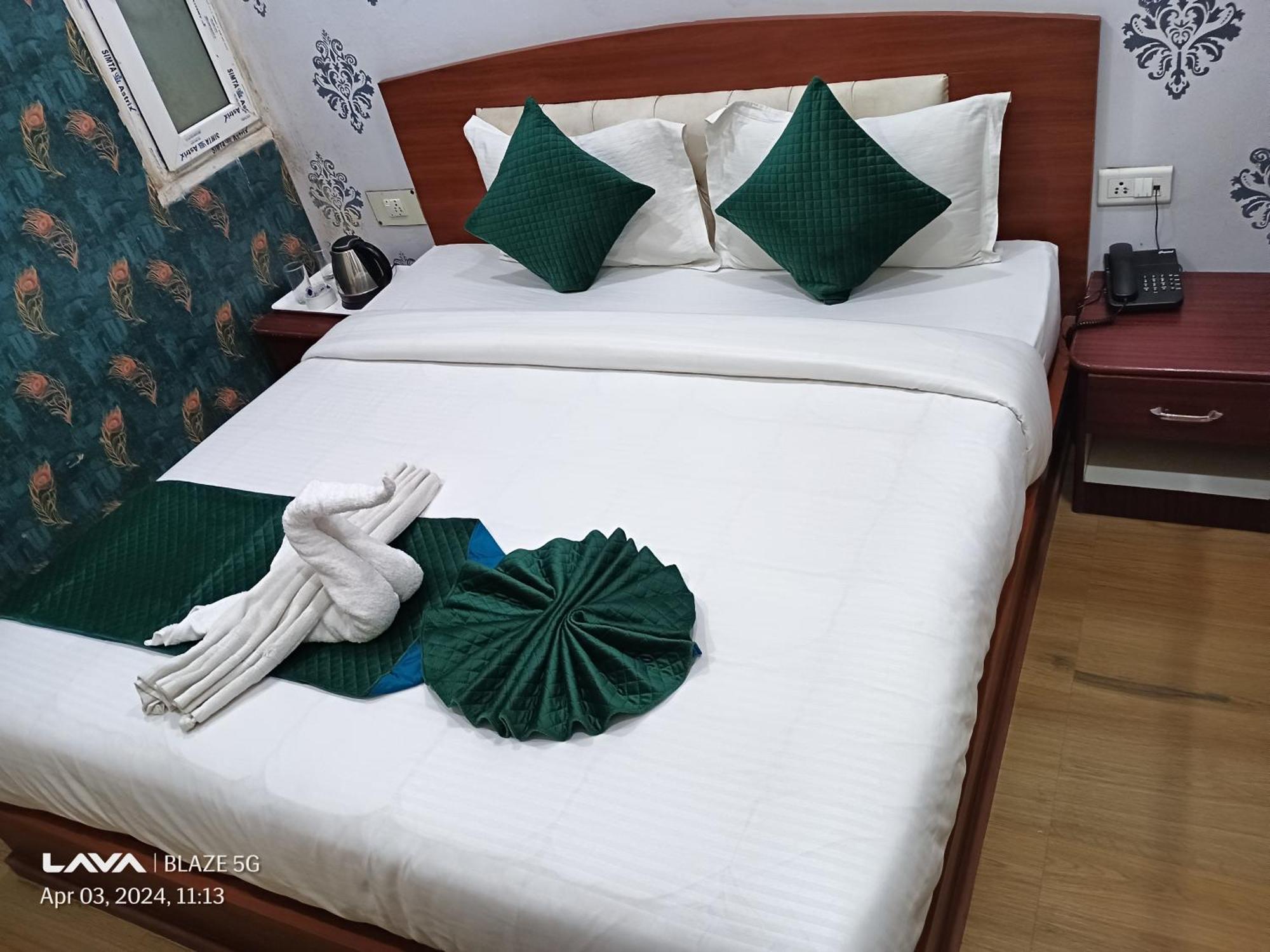 The Century Plaza Hotel Benares Buitenkant foto