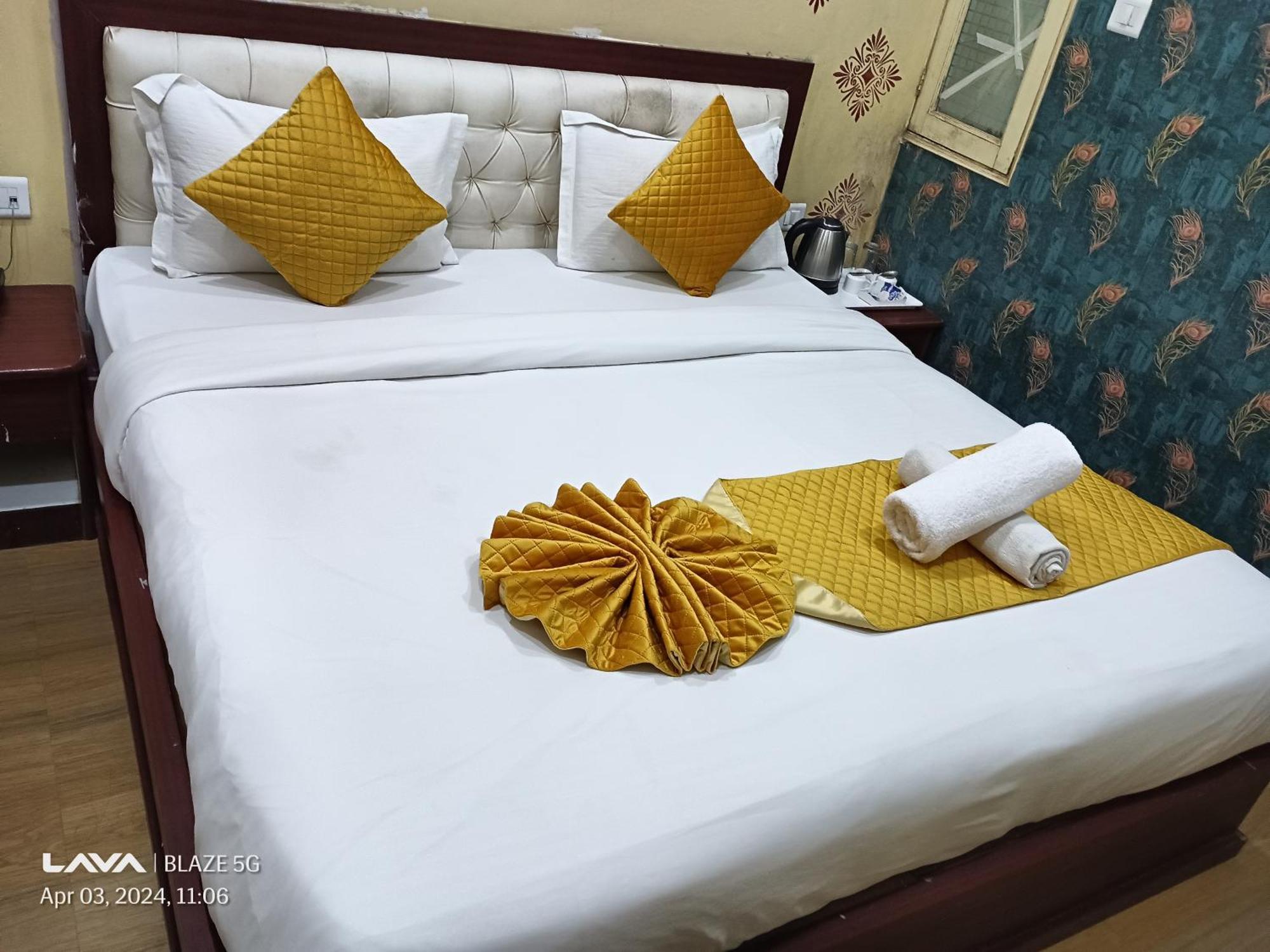 The Century Plaza Hotel Benares Buitenkant foto